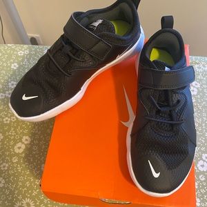 Nike Flex Contact3 Kids size 2Y